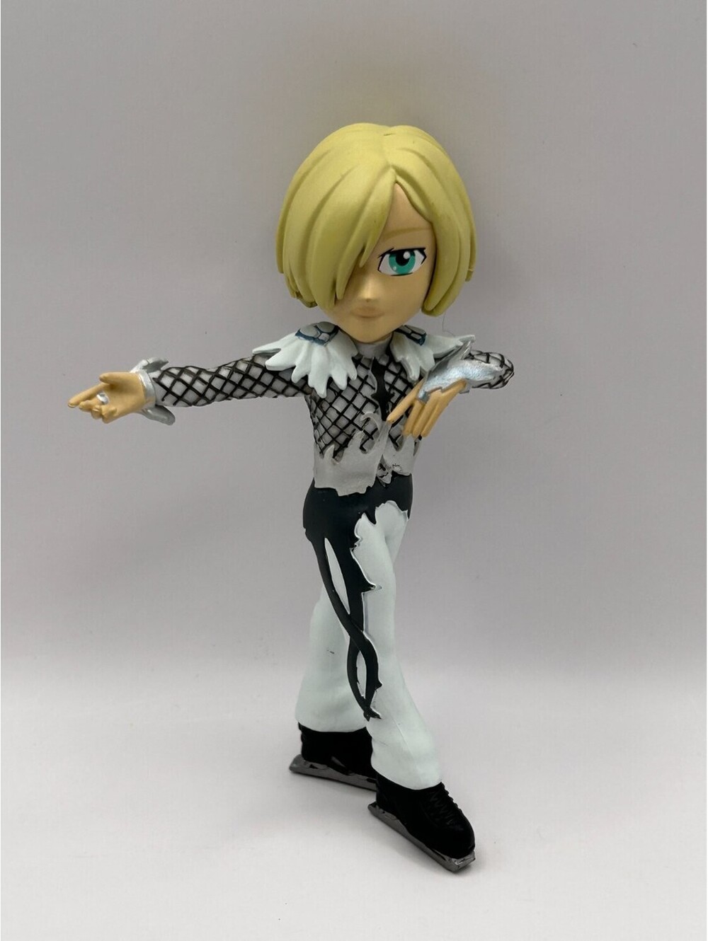 Banpresto Yuri Plisetsky Q Posket Agape Figure Anime White
